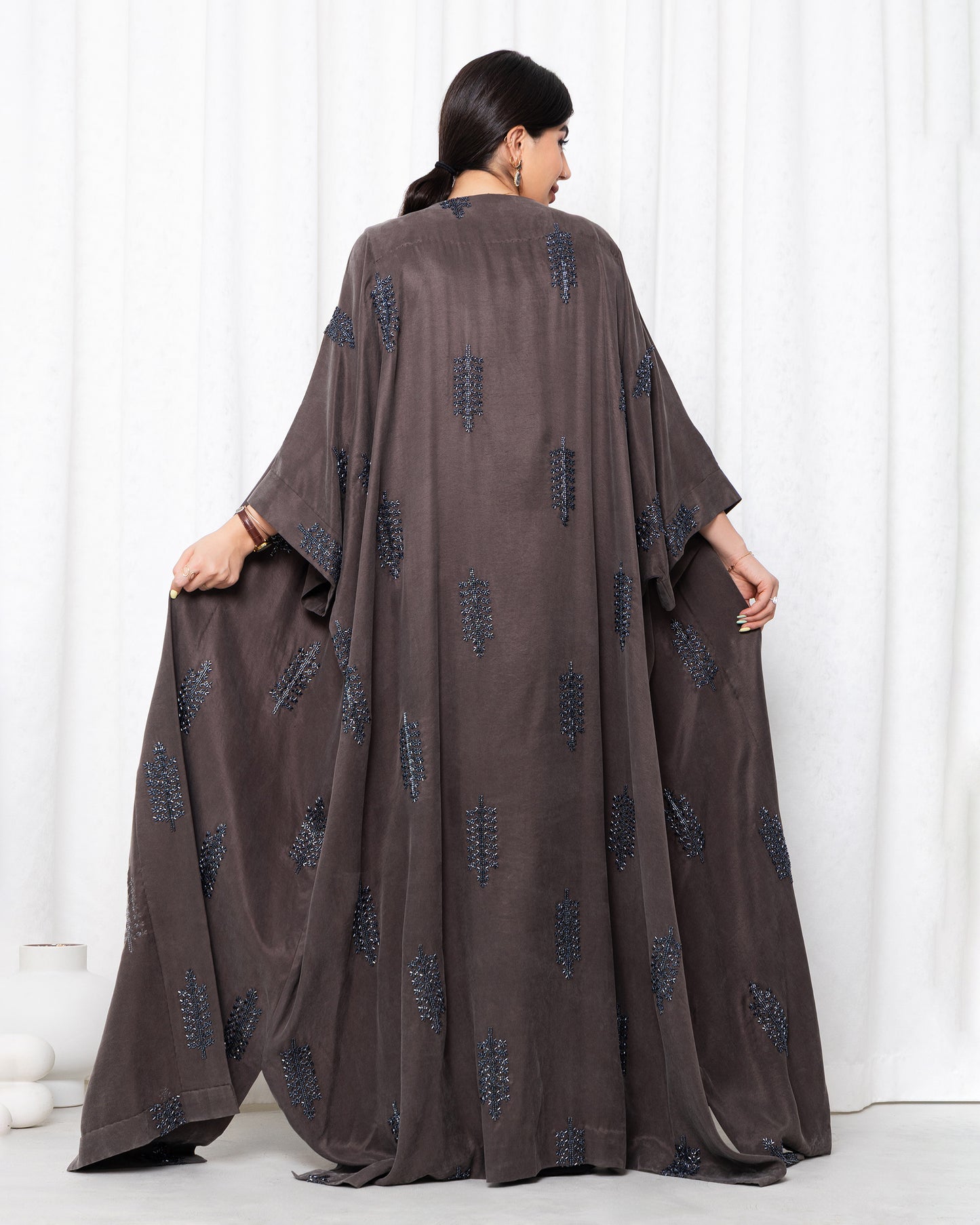 eloura abaya