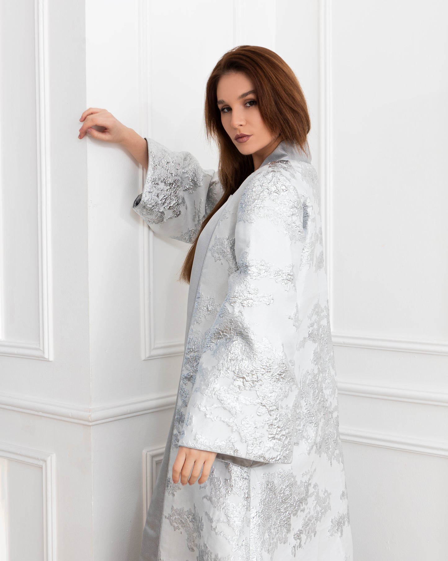A luminous abaya that shines with timeless beauty. Designed to make you stand out in any crowd